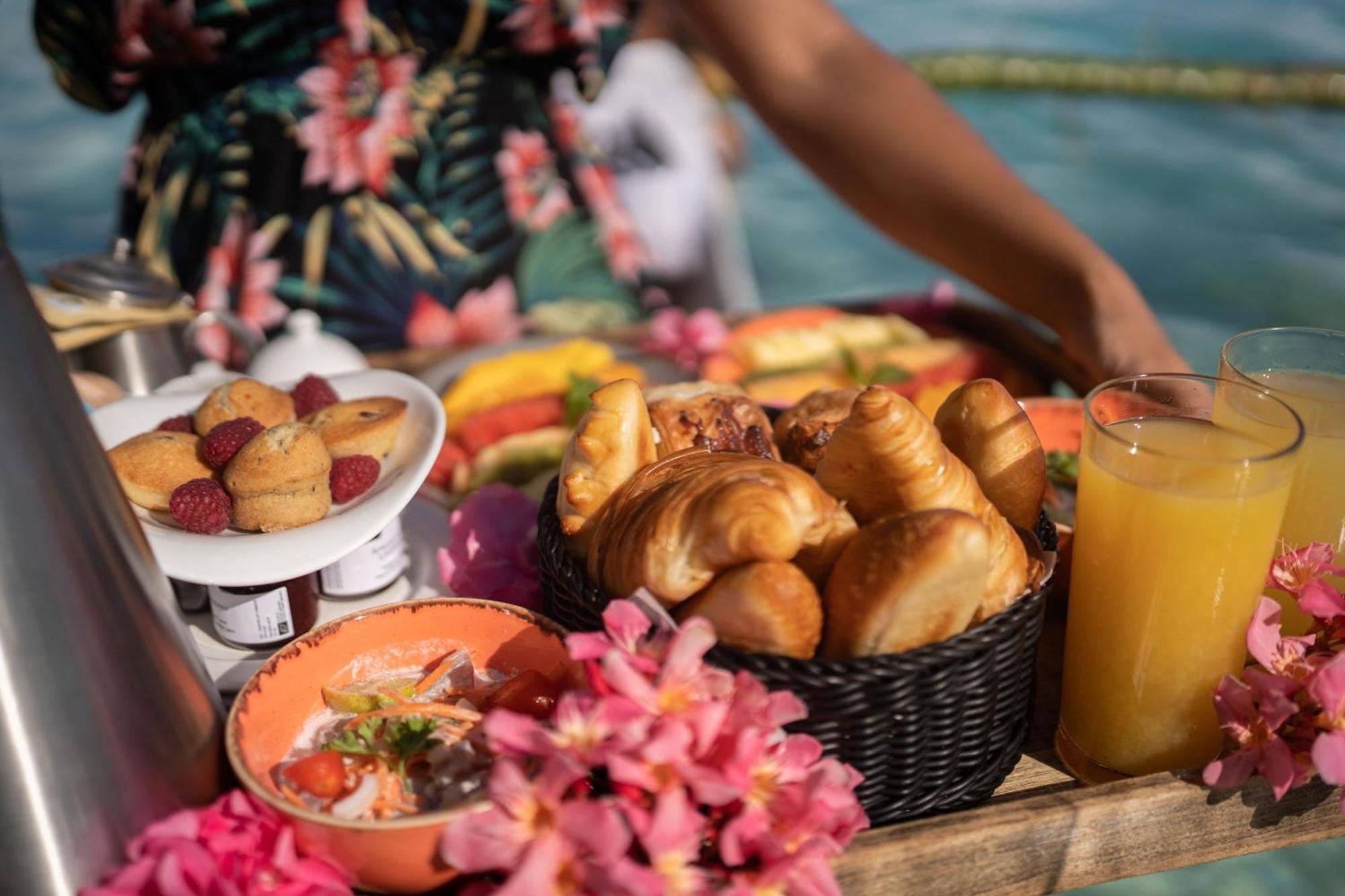 The St. Regis Bora Bora Resort Esterno foto